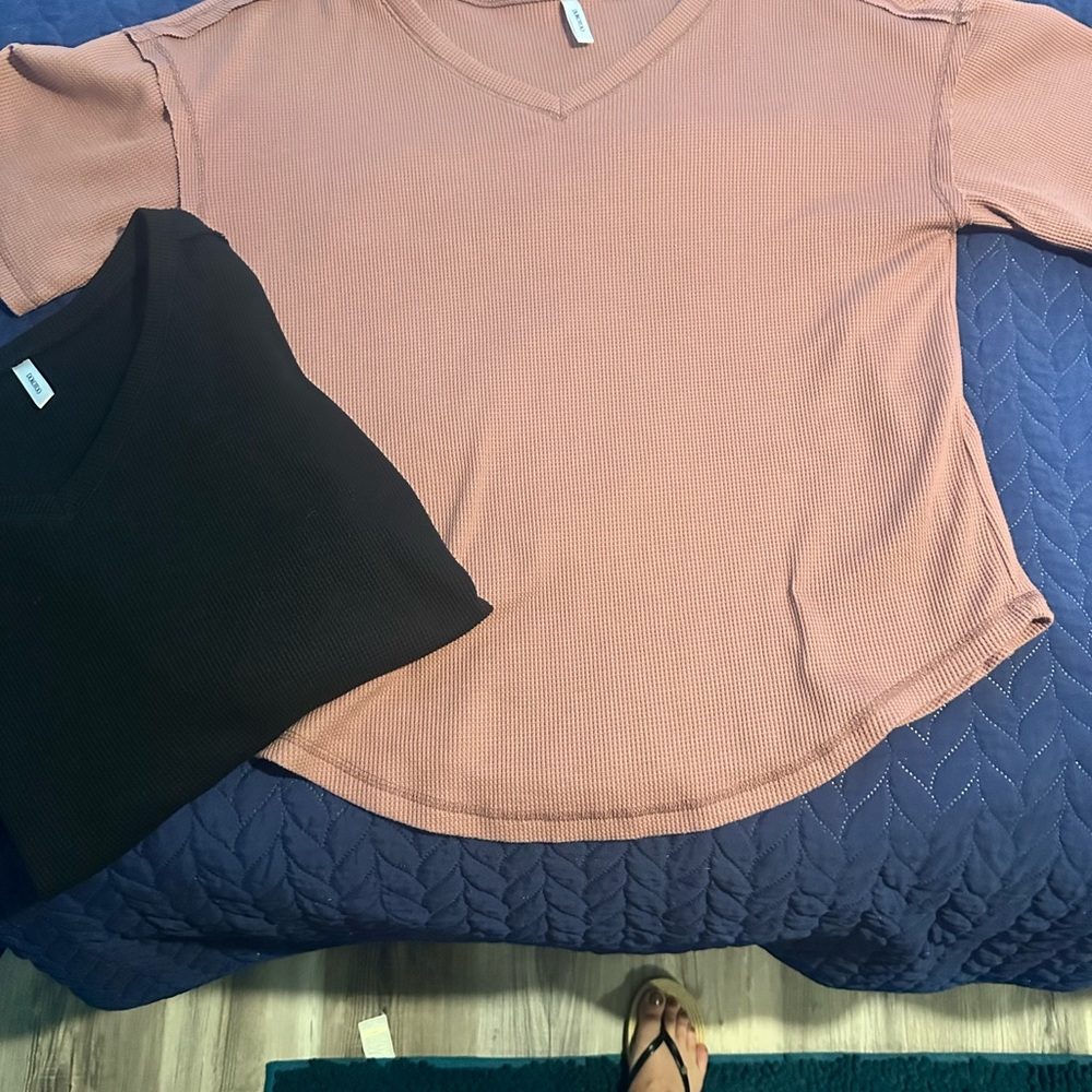 V-Neck Short Sleeve Tops in Pink and Black